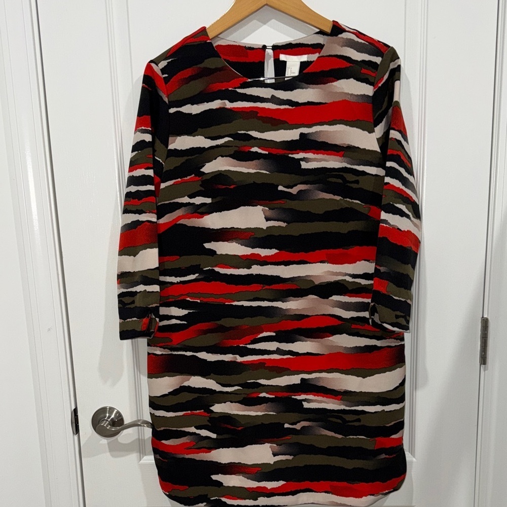 H&M red and black camo print 3/4 sleeve short dress woman’s size 14 NWOT